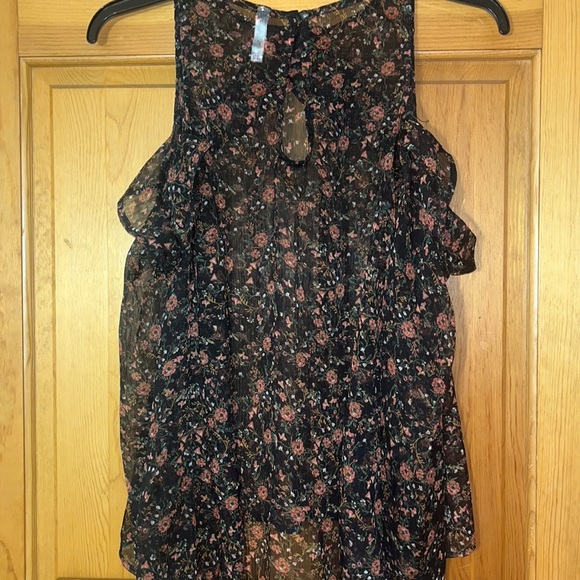 Xhilaration Floral Top - Picture 2 of 3